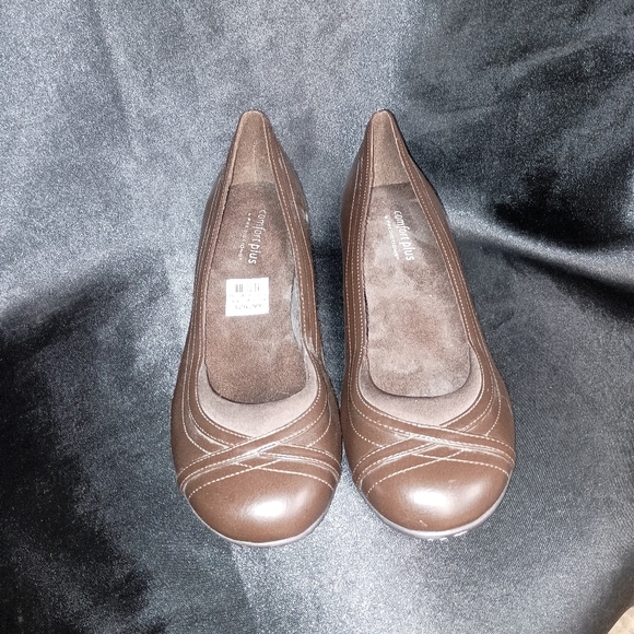 Comfort Plus by Predictions Brown Flats with Quilted Design - Picture 11 of 16